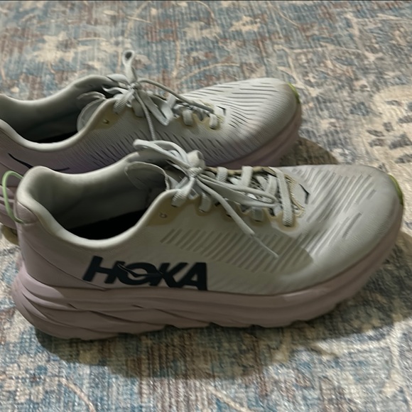 Hoka Gray Rincon3 - Picture 1 of 8